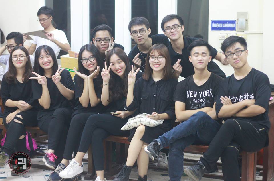 Không hổ danh là ngôi trường của hoa hậu, ở Ngoại thương có 1 CLB chỉ toàn trai xinh gái đẹp