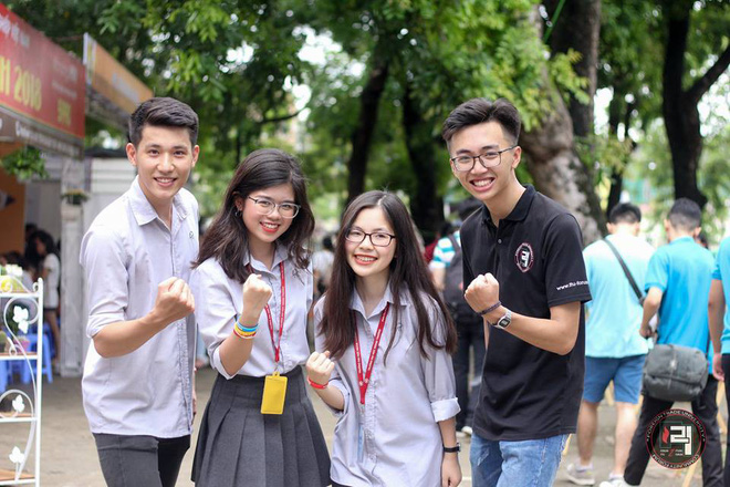 Không hổ danh là ngôi trường của hoa hậu, ở Ngoại thương có 1 CLB chỉ toàn trai xinh gái đẹp