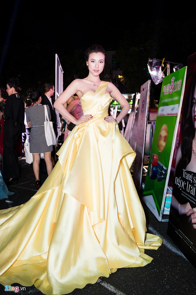 Thảm đỏ Chung kết Hoa hậu Việt Nam 2018: Dàn Hoa hậu - Á hậu nô nức khoe sắc