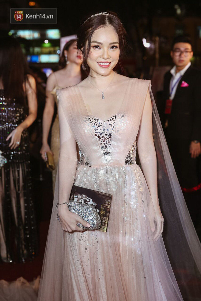 Thảm đỏ Chung kết Hoa hậu Việt Nam 2018: Dàn Hoa hậu - Á hậu nô nức khoe sắc