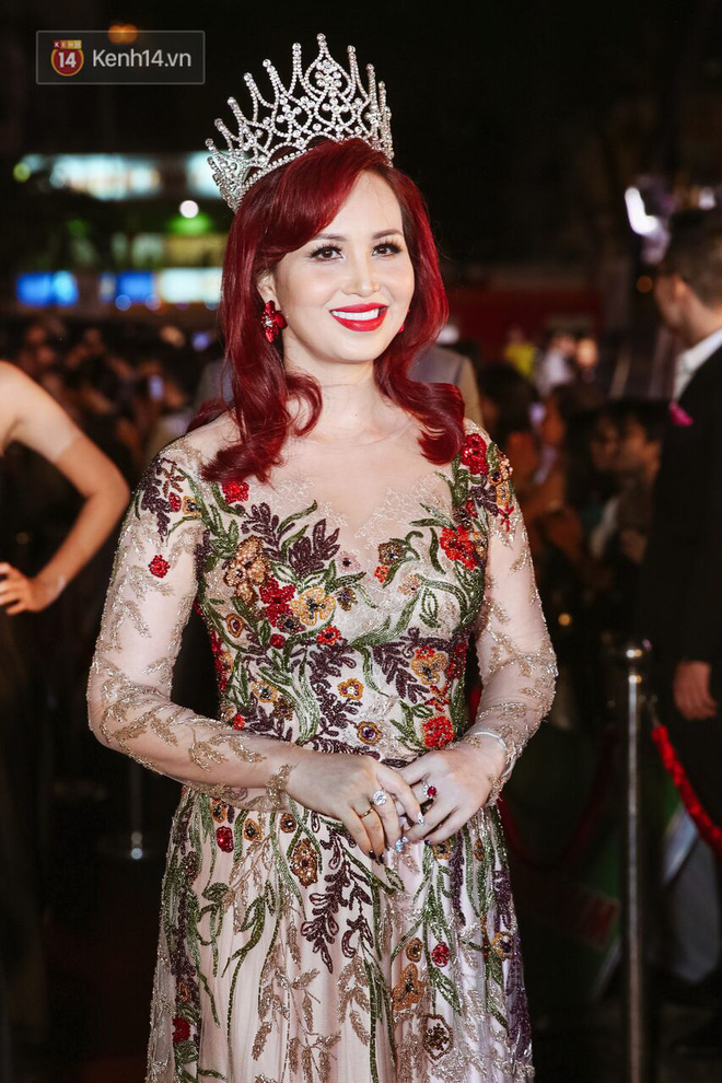 Thảm đỏ Chung kết Hoa hậu Việt Nam 2018: Dàn Hoa hậu - Á hậu nô nức khoe sắc