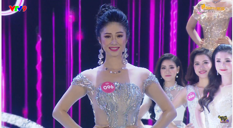 Clip: Phút đăng quang của Tân Hoa hậu Việt Nam 2018 - Trần Tiểu Vy!