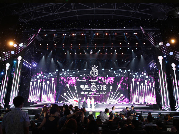 Clip: Phút đăng quang của Tân Hoa hậu Việt Nam 2018 - Trần Tiểu Vy!