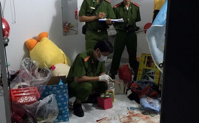 Bị con đuổi đánh sau khi uống rượu ngà ngà trở về nhà, cha dùng dao đâm chết con