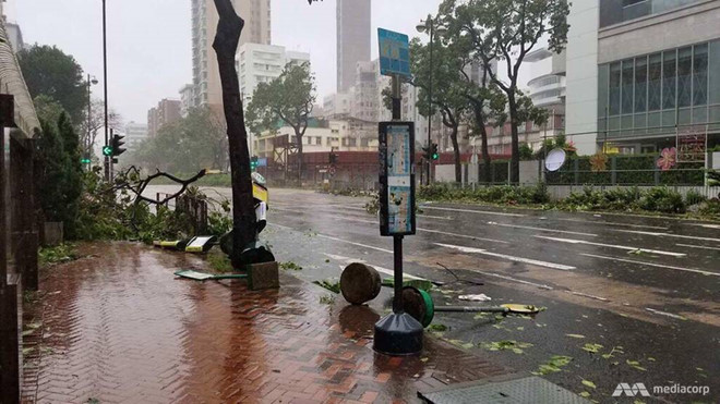 Người Hong Kong giữa tâm bão Mangkhut: Kính cửa sổ chỉ chực vỡ ra