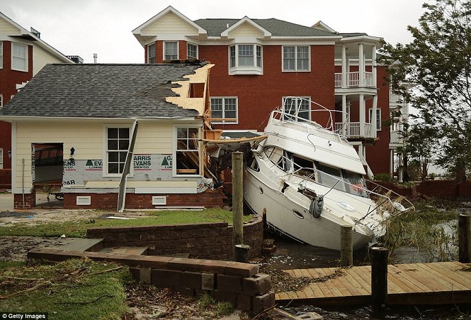 Bão Florence gây mưa lịch sử: Bờ đông nước Mỹ chìm trong biển nước, ít nhất 11 người chết