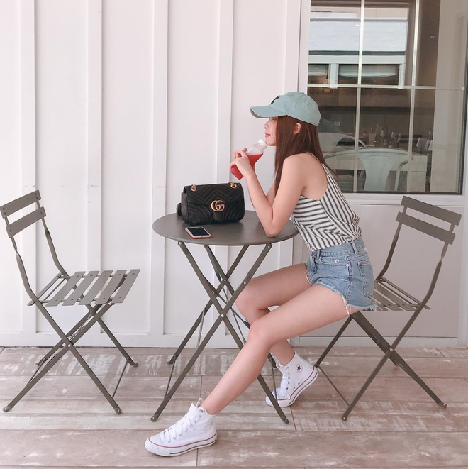 Bạn gái cầu thủ Minh Vương bất ngờ viết story tâm trạng, đề cập đến chuyện từ bỏ tình cảm thiêng liêng