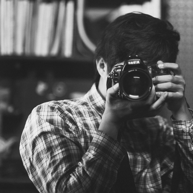 Một nhiếp ảnh gia tên tuổi bị hàng loạt người mẫu Tây tố làm việc thiếu chuyên nghiệp, gửi clip nhạy cảm để trêu đùa