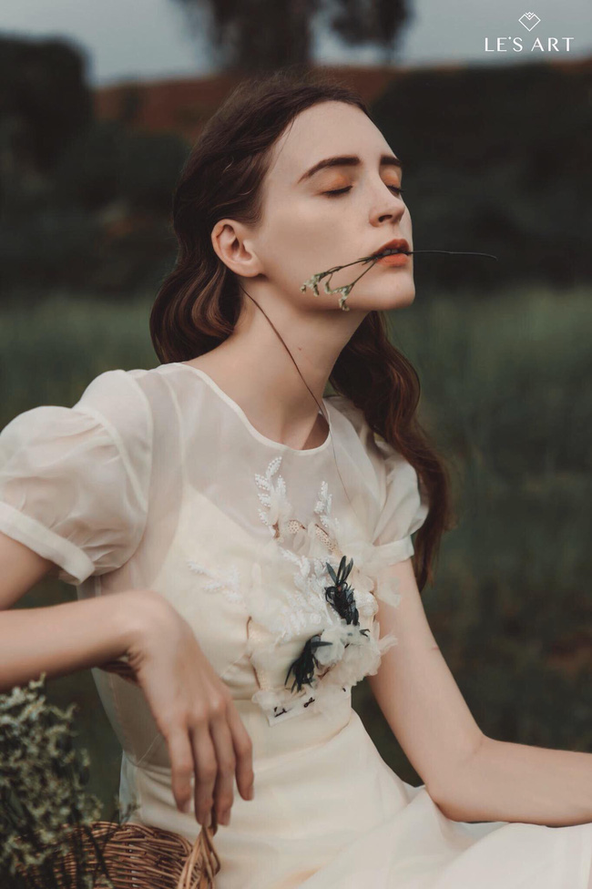 Một nhiếp ảnh gia tên tuổi bị hàng loạt người mẫu Tây tố làm việc thiếu chuyên nghiệp, gửi clip nhạy cảm để trêu đùa