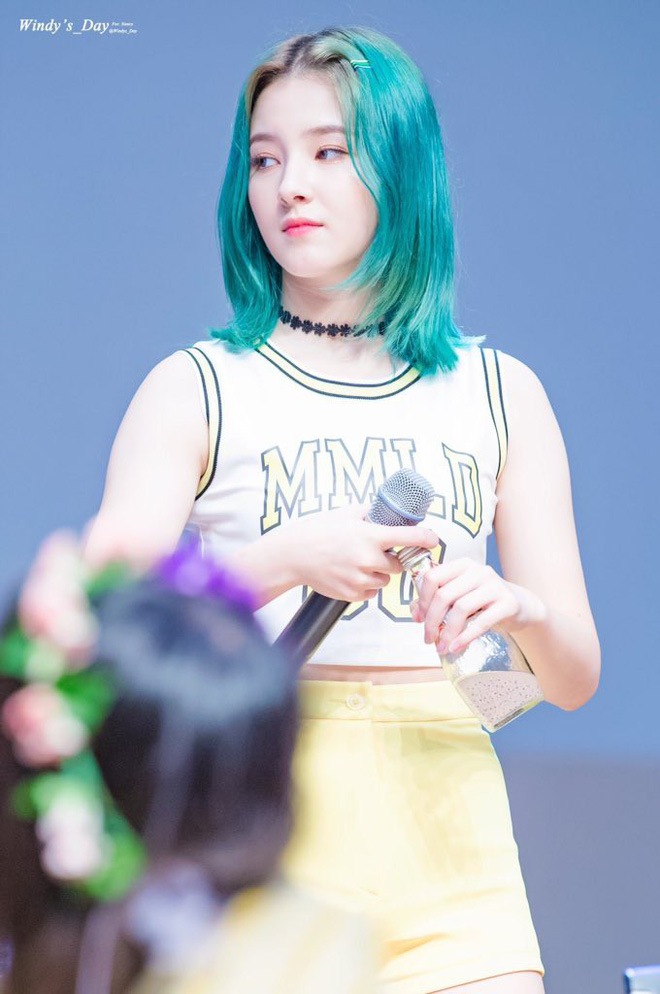 Nhìn Nancy (Momoland) để thấy: con gái cứ nhuộm tóc basic là đẹp nhất!