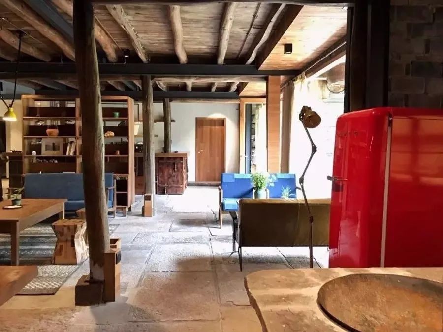 Ngôi nhà bình yên và cuộc sống hạnh phúc của gia đình 3 người đã bán hai mảnh đất ở phố về sống ở ngôi làng cổ