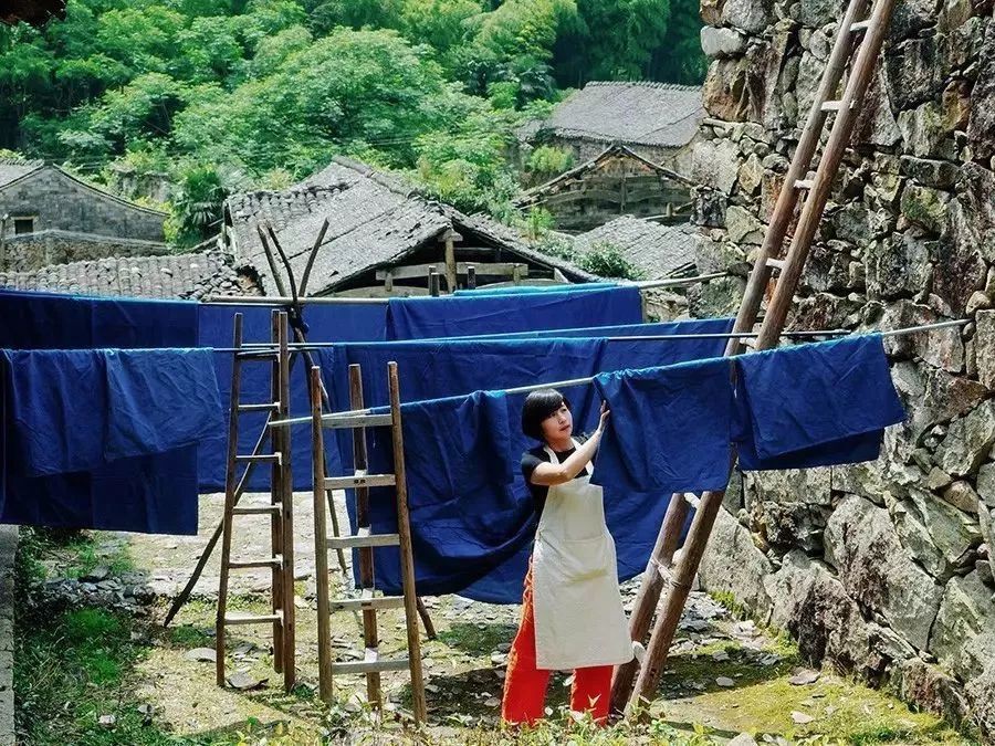 Ngôi nhà bình yên và cuộc sống hạnh phúc của gia đình 3 người đã bán hai mảnh đất ở phố về sống ở ngôi làng cổ