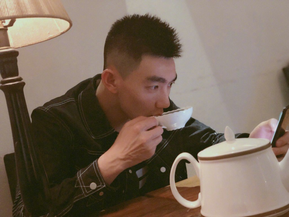 Sau đám cưới, tình địch Phạm Băng Băng khoe cuộc sống ngọt ngào và bình dị bên chồng sĩ quan