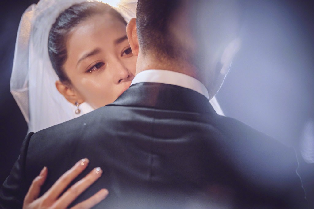 Sau đám cưới, tình địch Phạm Băng Băng khoe cuộc sống ngọt ngào và bình dị bên chồng sĩ quan