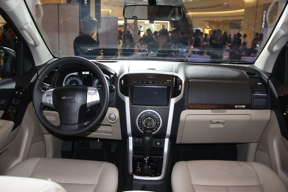 Isuzu mu-X 2018 giá từ 820 triệu - cơ hội nào trước Toyota Fortuner