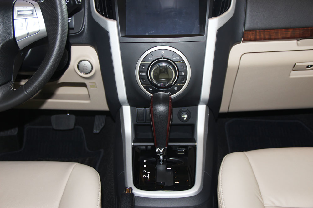 Isuzu mu-X 2018 giá từ 820 triệu - cơ hội nào trước Toyota Fortuner