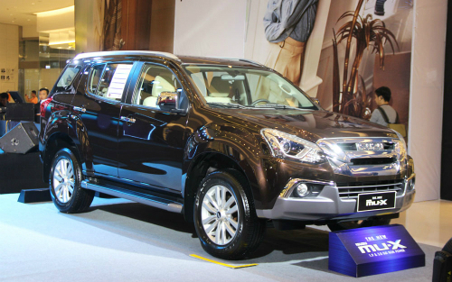 Isuzu mu-X 2018 giá từ 820 triệu - cơ hội nào trước Toyota Fortuner