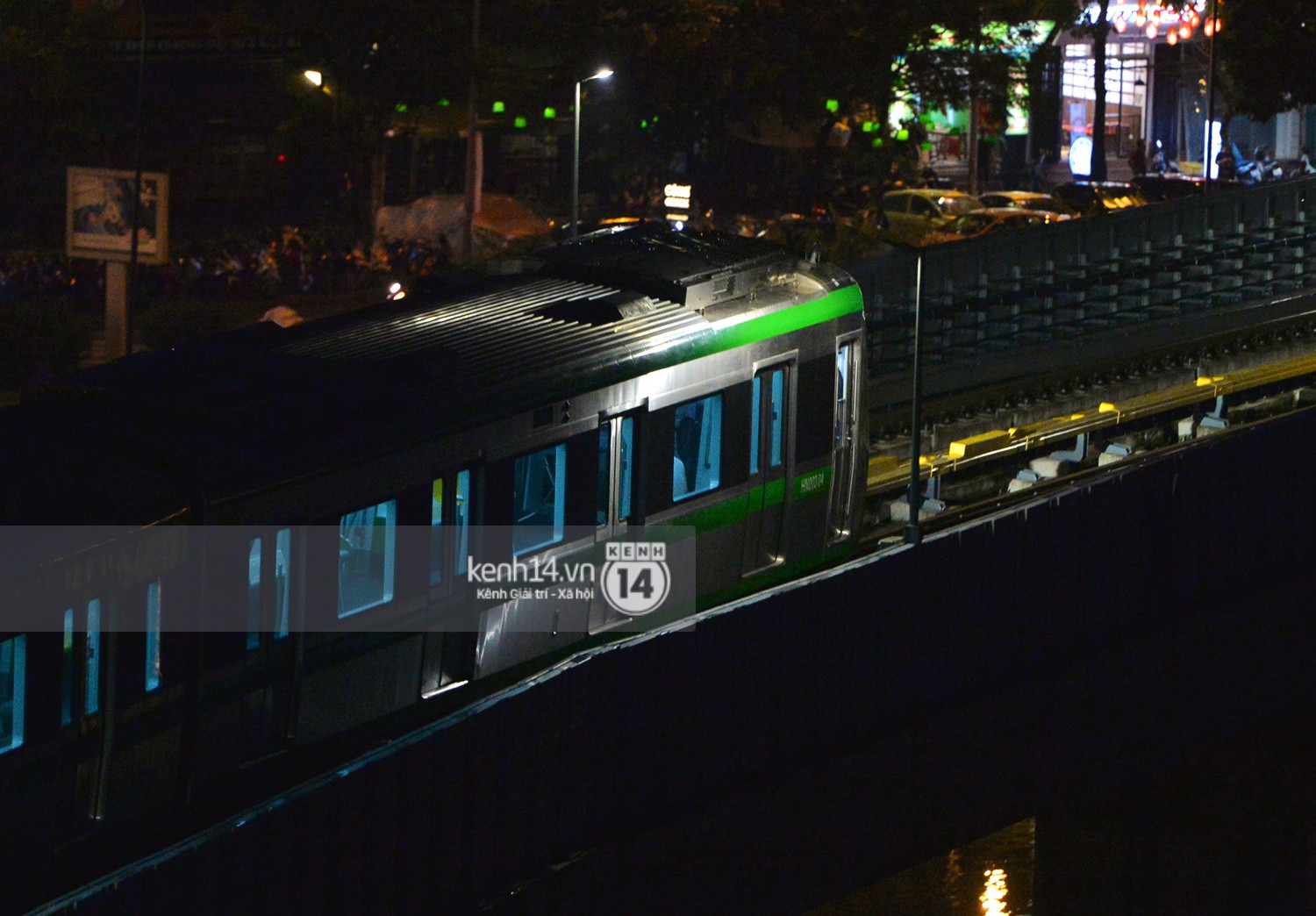 Tàu điện Cát Linh - Hà Đông chạy thử trong tối sau nhiều ngày tạm dừng