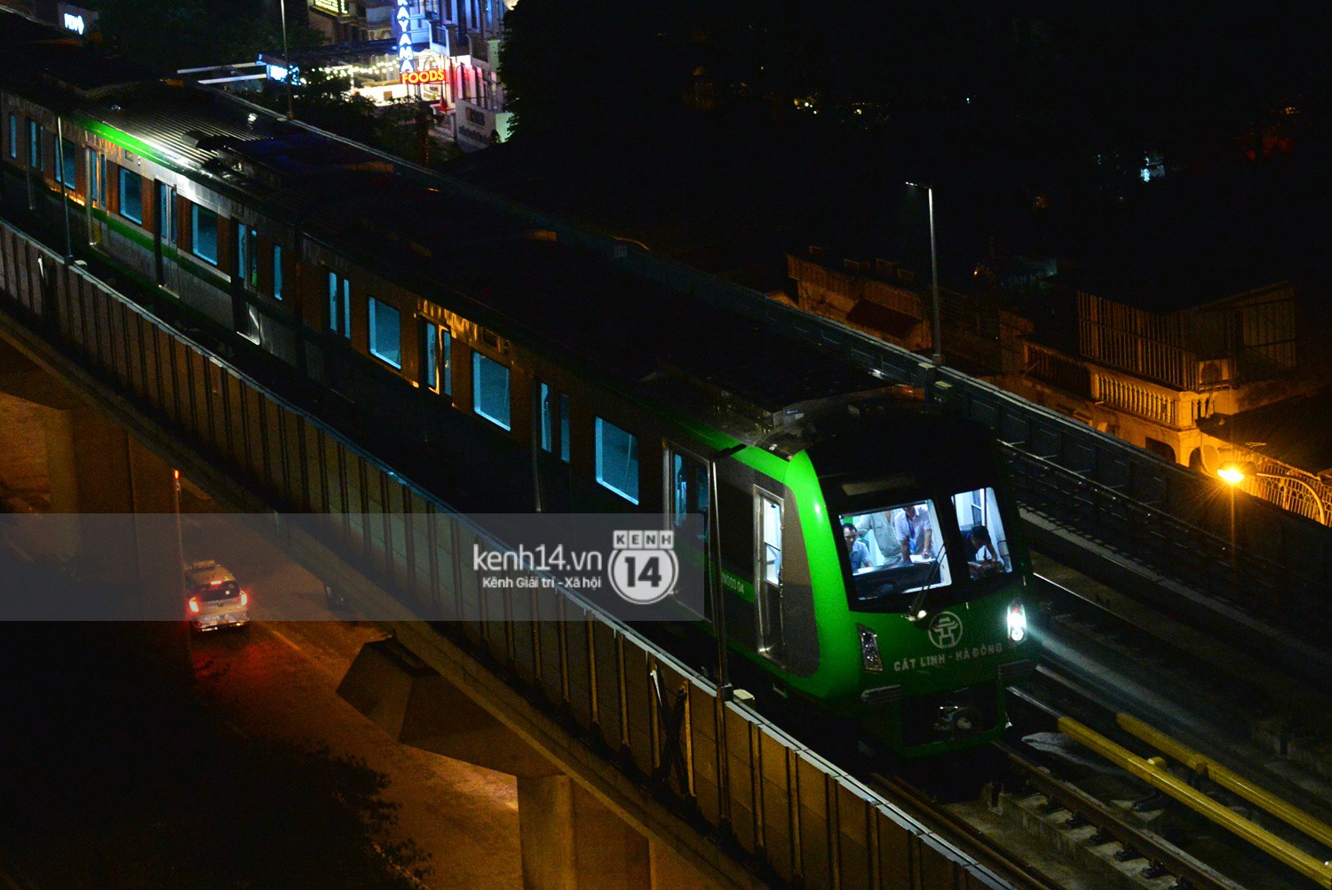 Tàu điện Cát Linh - Hà Đông chạy thử trong tối sau nhiều ngày tạm dừng