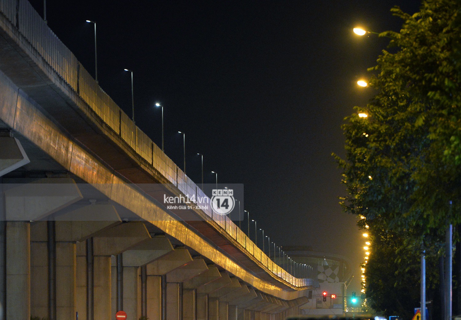 Tàu điện Cát Linh - Hà Đông chạy thử trong tối sau nhiều ngày tạm dừng