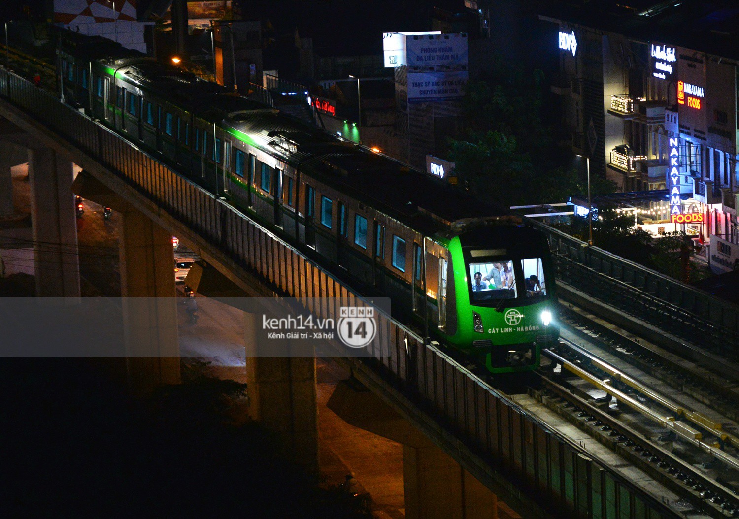 Tàu điện Cát Linh - Hà Đông chạy thử trong tối sau nhiều ngày tạm dừng