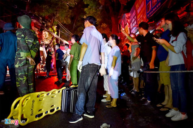 Nhiều người trắng tay sau đám cháy lớn gần Bệnh viện Nhi ở Hà Nội