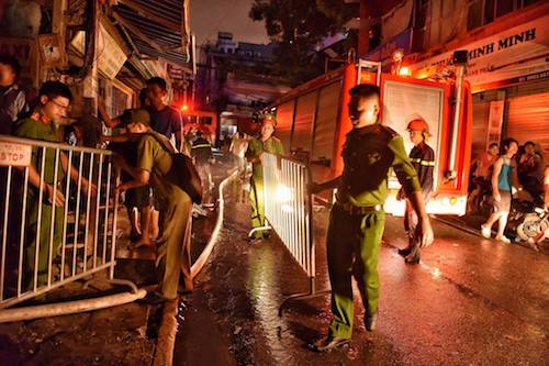 Khu nhà trọ cho người nghèo gần viện Nhi Hà Nội bị thiêu rụi