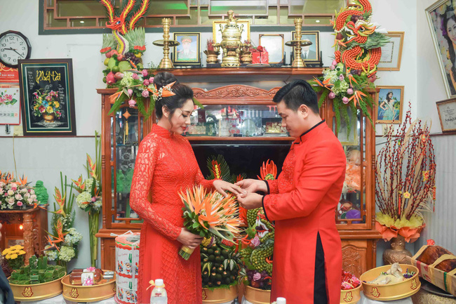 Hoa hậu trả vương miện Đặng Thu Thảo rạng rỡ bên vị hôn phu trong lễ đính hôn tại Cần Thơ