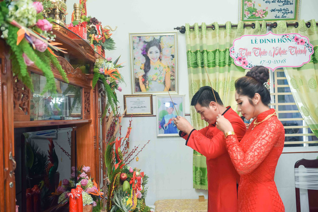 Hoa hậu trả vương miện Đặng Thu Thảo rạng rỡ bên vị hôn phu trong lễ đính hôn tại Cần Thơ