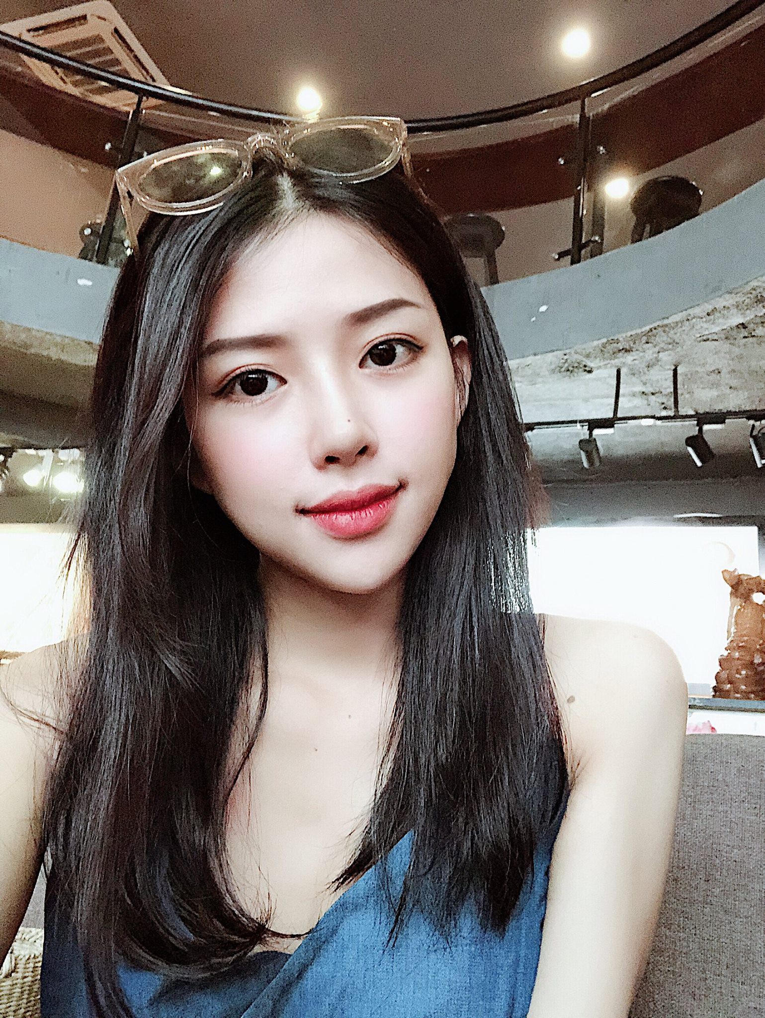 Chân dung cô gái Khánh Hoà vừa được Phan Mạnh Quỳnh cầu hôn trên biển