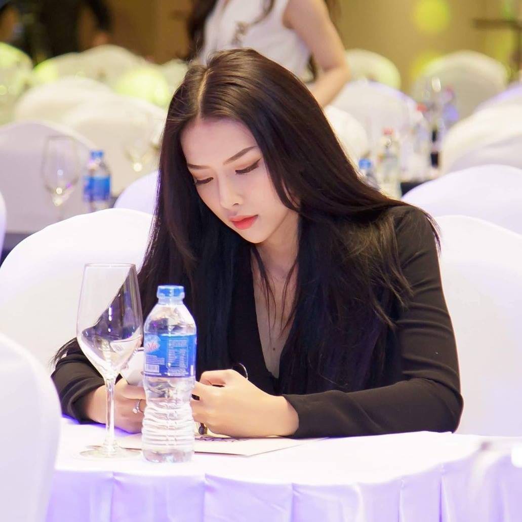 Chân dung cô gái Khánh Hoà vừa được Phan Mạnh Quỳnh cầu hôn trên biển