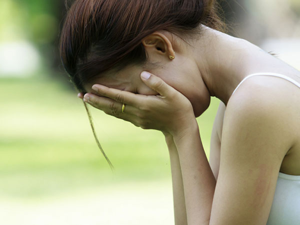 Để chồng rửa chân hộ, tôi bị mẹ chồng úp cả chậu nước rửa chân lên đầu