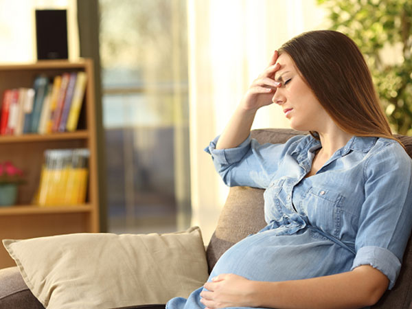 Để chồng rửa chân hộ, tôi bị mẹ chồng úp cả chậu nước rửa chân lên đầu