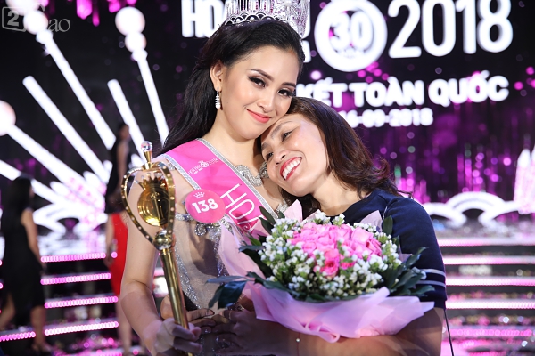 Mẹ của Tân Hoa hậu Việt Nam 2018: Tôi không quan tâm đến dư luận!