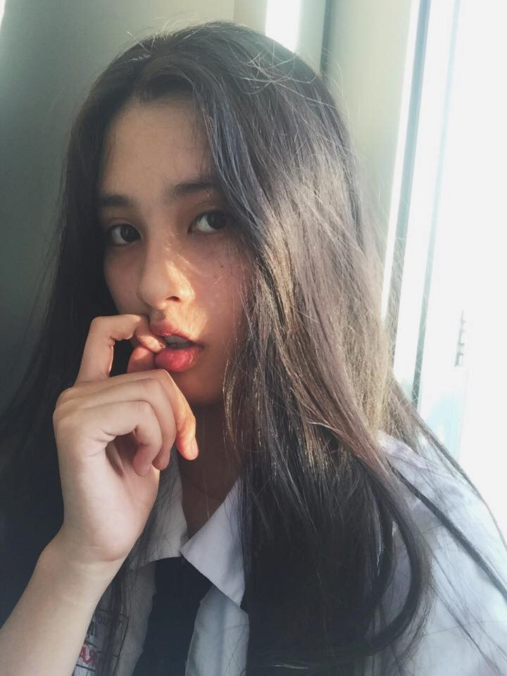 Những chuyện ít biết về Hoa hậu Trần Tiểu Vy: Em trong sáng lắm, đến nắm tay còn chưa dám