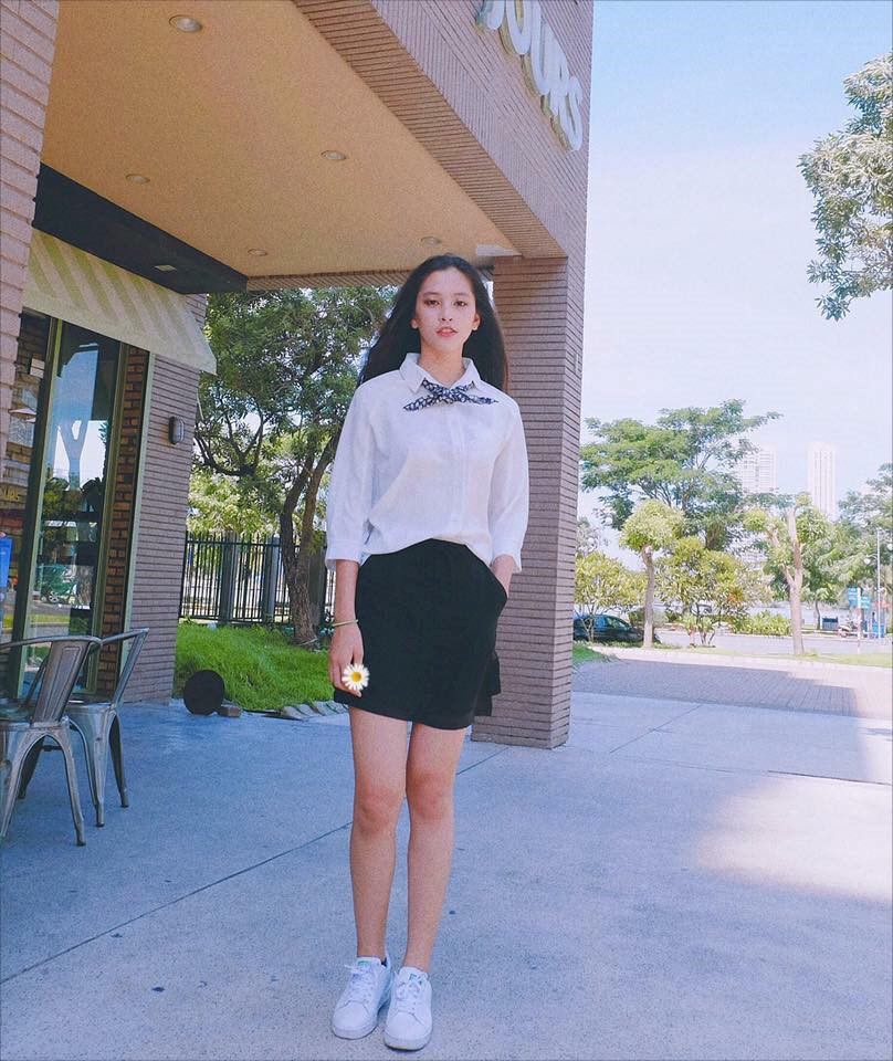 Mặt mộc đốn tim cư dân mạng của Hoa hậu Trần Tiểu Vy