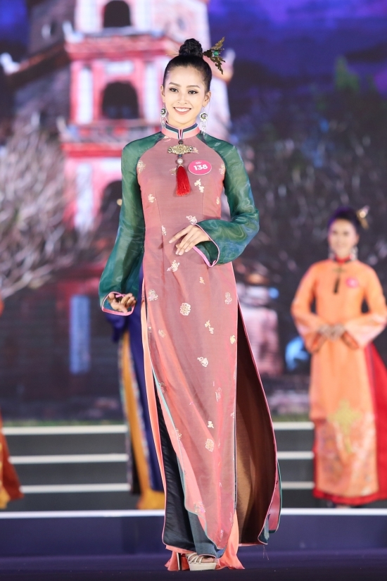 Hành trình chinh phục vương miện của cô gái sinh năm 2000 - Trần Tiểu Vy