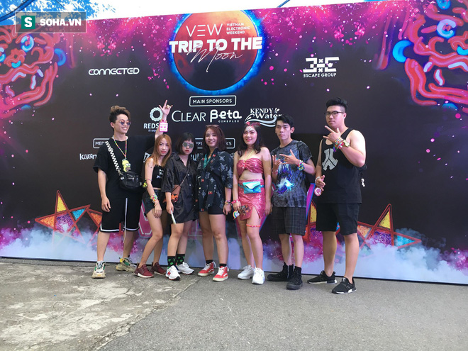 Cô gái tham gia lễ hội âm nhạc ở Hồ Tây: Vài người có biểu hiện lạ, rồi khoảng 4 người ngất xỉu