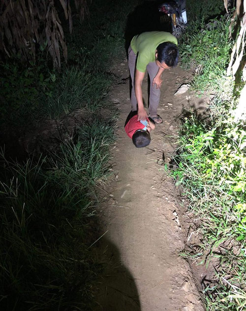 Không còn ngủ ngoài đường, cậu bé Hà Giang khóc nhớ mẹ