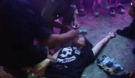 Xe cứu thương liên tục đưa thi thể nạn nhân ở đêm nhạc hội về quê