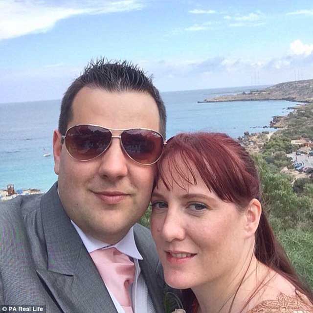 Không tháo kính áp tròng khi bơi, người phụ nữ này phải trả giá bằng con mắt của mình