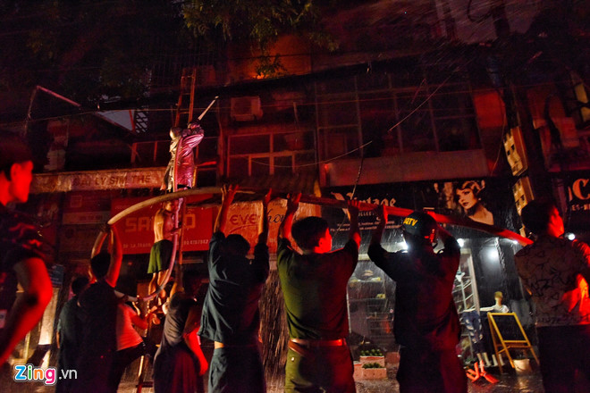 Nhiều người trắng tay sau đám cháy lớn gần Bệnh viện Nhi ở Hà Nội