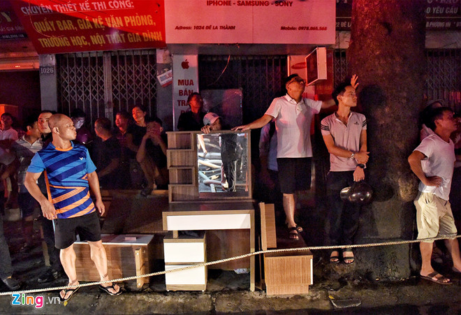 Nhiều người trắng tay sau đám cháy lớn gần Bệnh viện Nhi ở Hà Nội