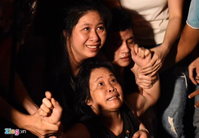 Hàng trăm người dập đám cháy lớn ở Hà Nội