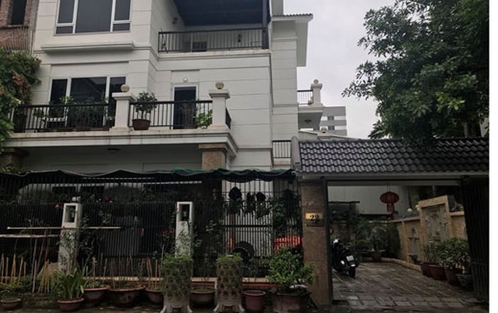 Ông trùm Phạm Bá Sơn bị áp sát, không kịp động thủ với khẩu súng đã lên đạn ở đầu giường