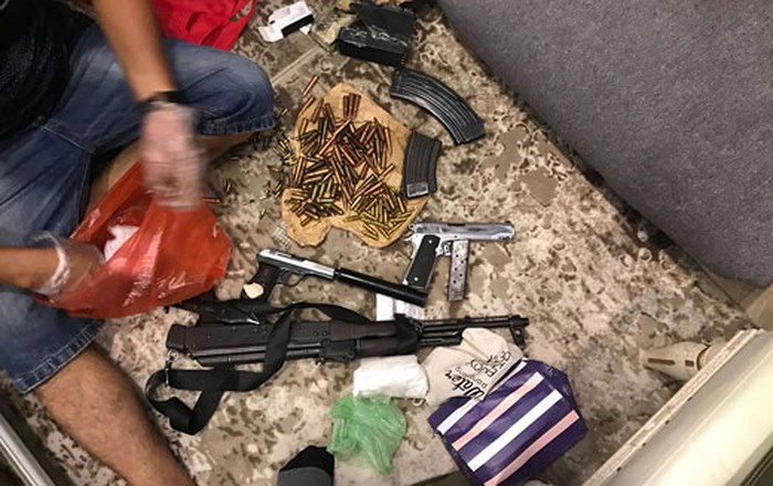 Ông trùm Phạm Bá Sơn bị áp sát, không kịp động thủ với khẩu súng đã lên đạn ở đầu giường