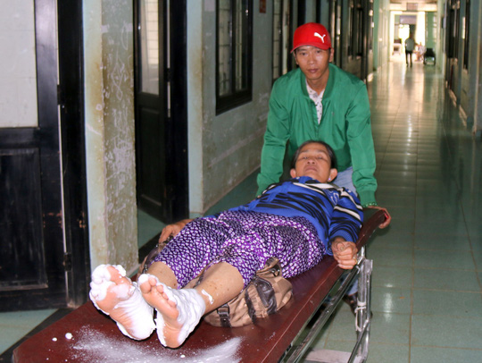 Tưới xăng vào người tình rồi ôm chặt tự thiêu Tưới xăng vào người tình rồi ôm chặt tự thiêu