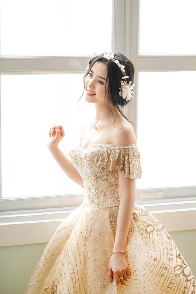 Soi học lực của Á hậu 2 Nguyễn Thị Thúy An: Sinh viên khoa Quản trị Kinh doanh và là Miss thân thiện của HUTECH