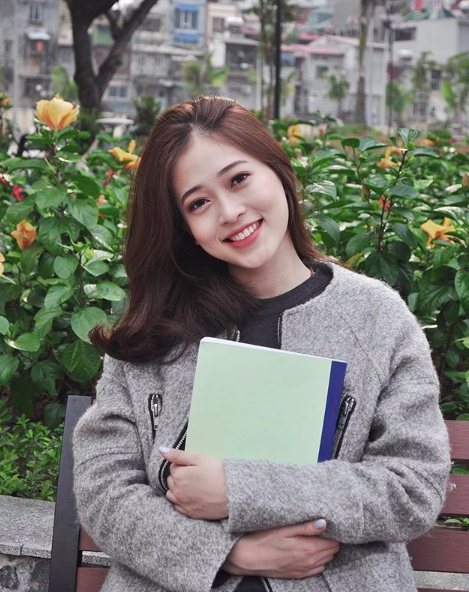 Á hậu 1 Bùi Phương Nga: Không những xinh rạng ngời mà còn là sinh viên có nhiều thành tích của NEU