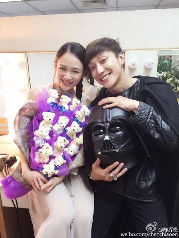 2 năm sau ngày ra đi đột ngột của Kiều Nhậm Lương, bầu trời của Trần Kiều Ân vẫn tỏa sắc hồng tưởng nhớ